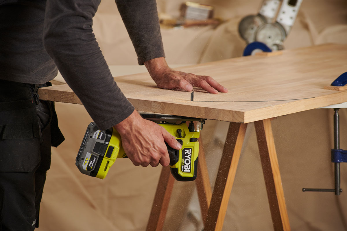 Hos Miljonlotteriet kan du vinna en sticksåg 18V ONE+HP från Ryobi.