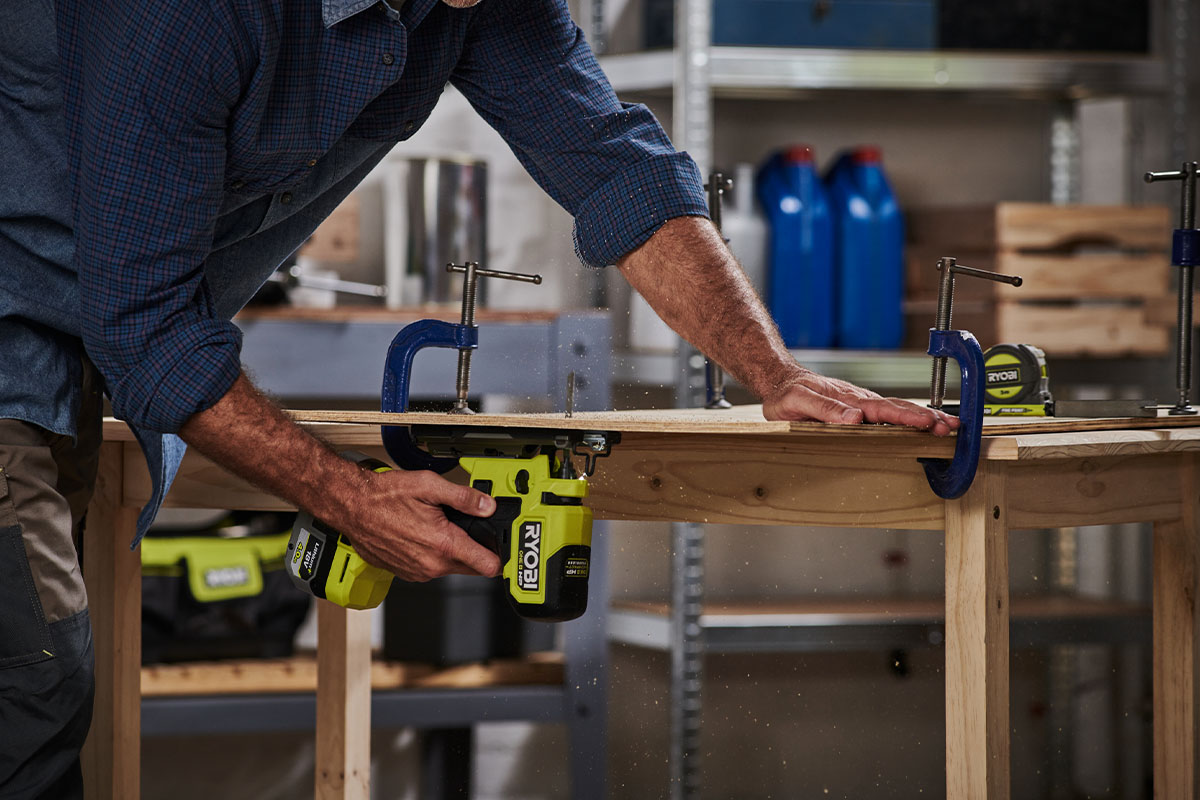 Hos Miljonlotteriet kan du vinna en sticksåg 18V ONE+HP från Ryobi.