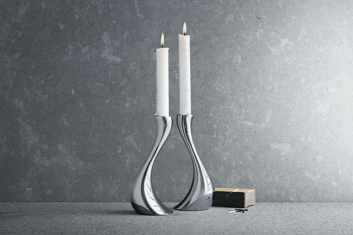Hos Miljonlotteriet kan du vinna ett 2-pack ljusstakar från Georg Jensen.