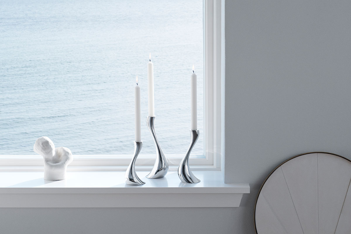 Hos Miljonlotteriet kan du vinna ett 2-pack ljusstakar från Georg Jensen.