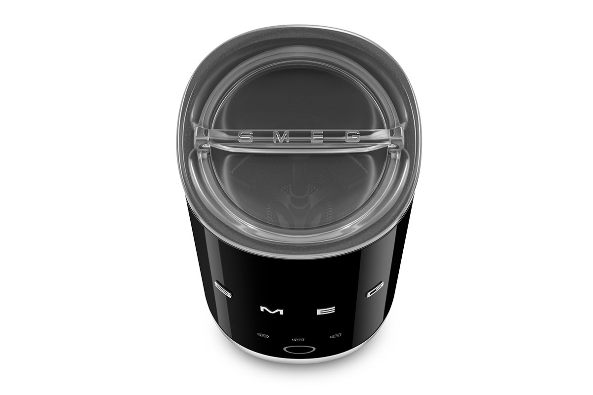 Hos Miljonlotteriet kan du vinna en mjölkskummare från Smeg