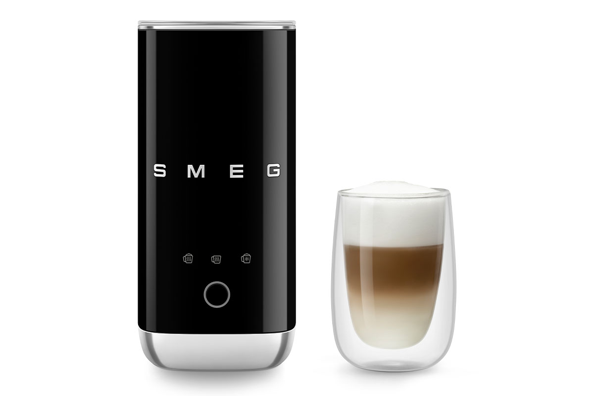 Hos Miljonlotteriet kan du vinna en mjölkskummare från Smeg