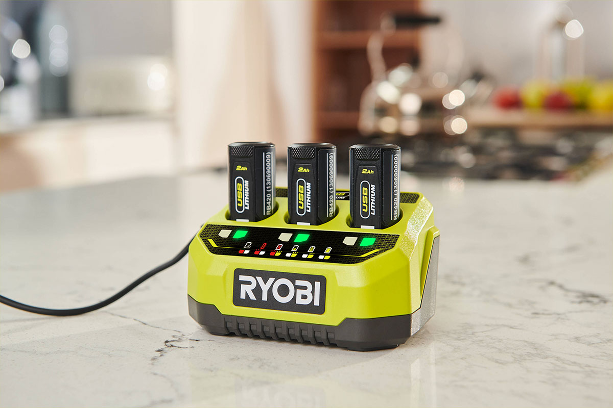 Hos Miljonlotteriet kan du vinna en snabbladdare från Ryobi