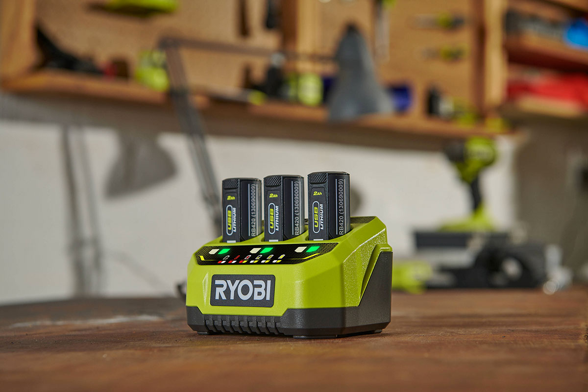 Hos Miljonlotteriet kan du vinna en snabbladdare från Ryobi