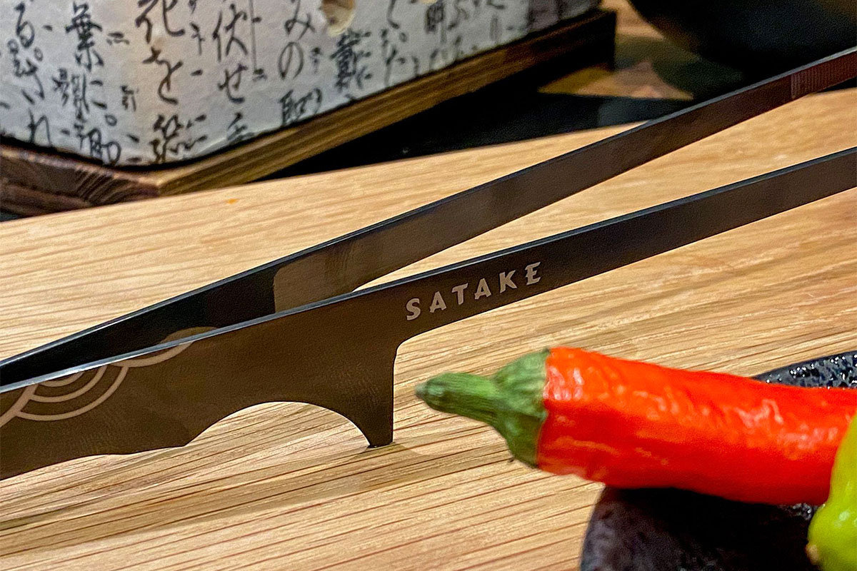 Hos Miljonlotteriet kan du vinna en Satake stek- och grillpincett