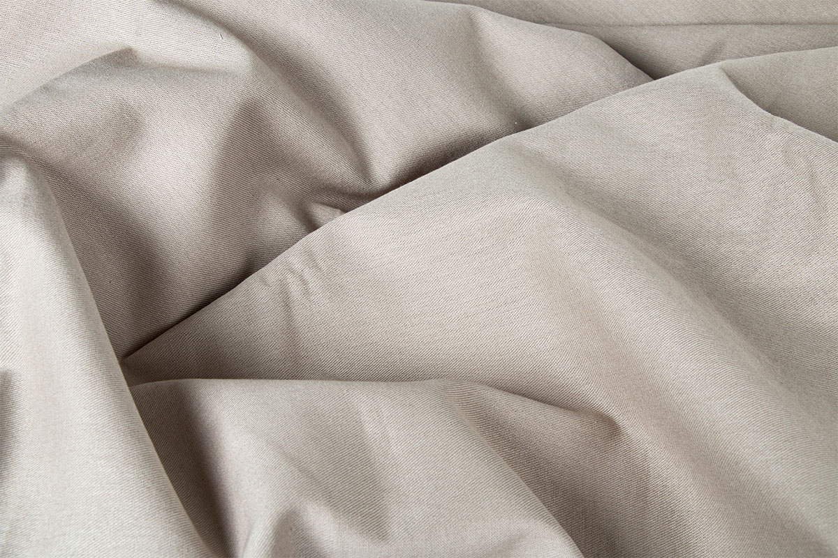 Hos Miljonlotteriet kan du vinna beige bordsduk från Guldkorn