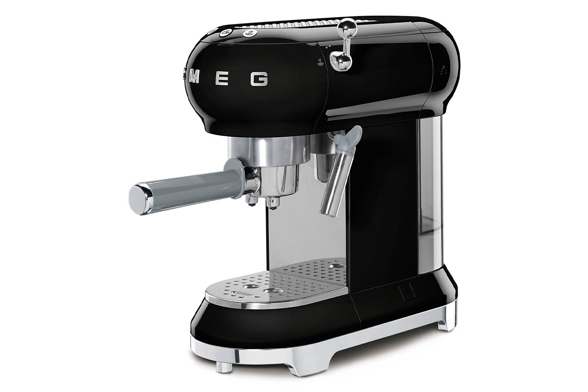 Hos Miljonlotteriet kan du vinna en espressomaskin från Smeg