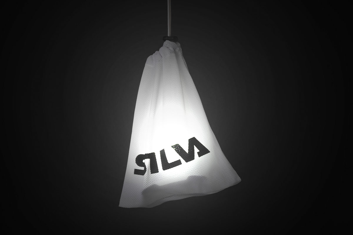 Hos Miljonlotteriet kan du vinna pannlampan Silva Explore