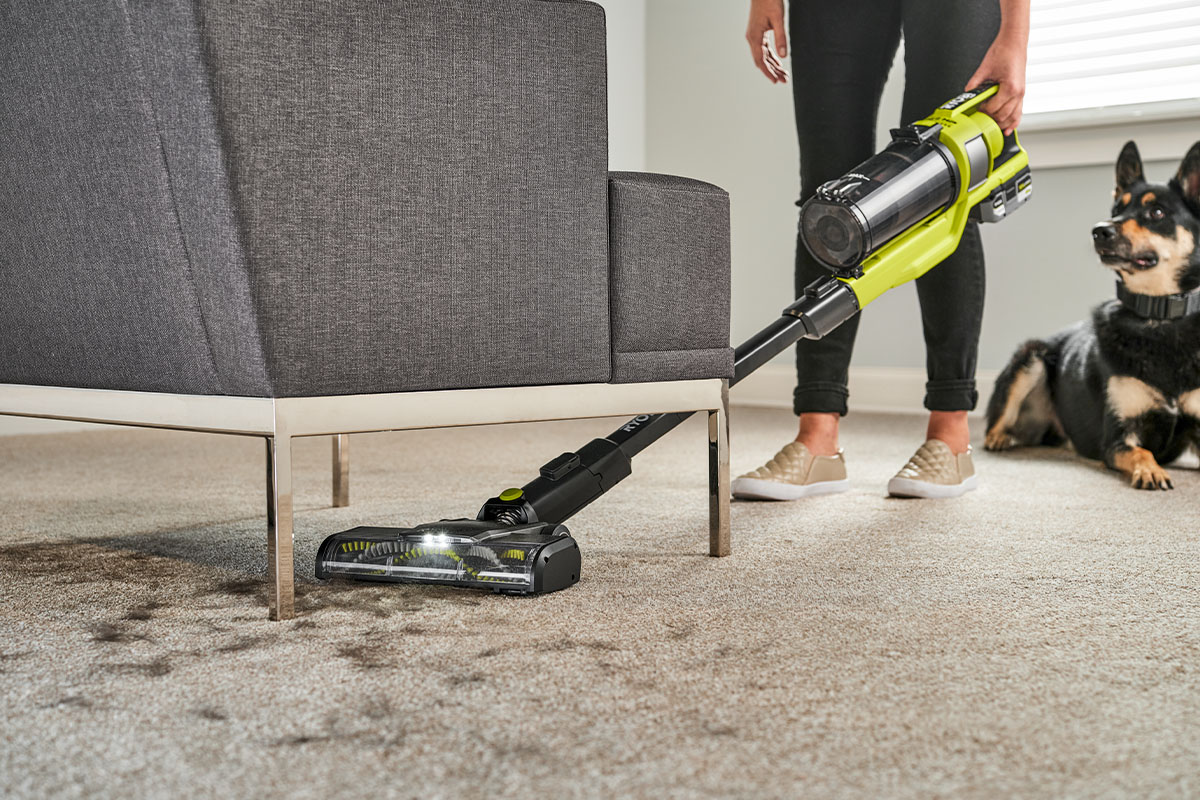 Hos Miljonlotteriet kan du vinna en skaftdammsugare från Ryobi