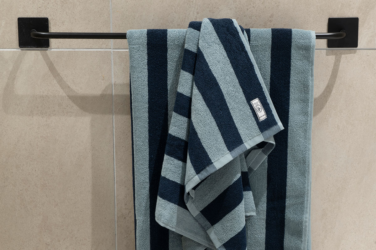 Hos Miljonlotteriet kan du vinna ett handduksset ocean/aqua från Borås Cotton