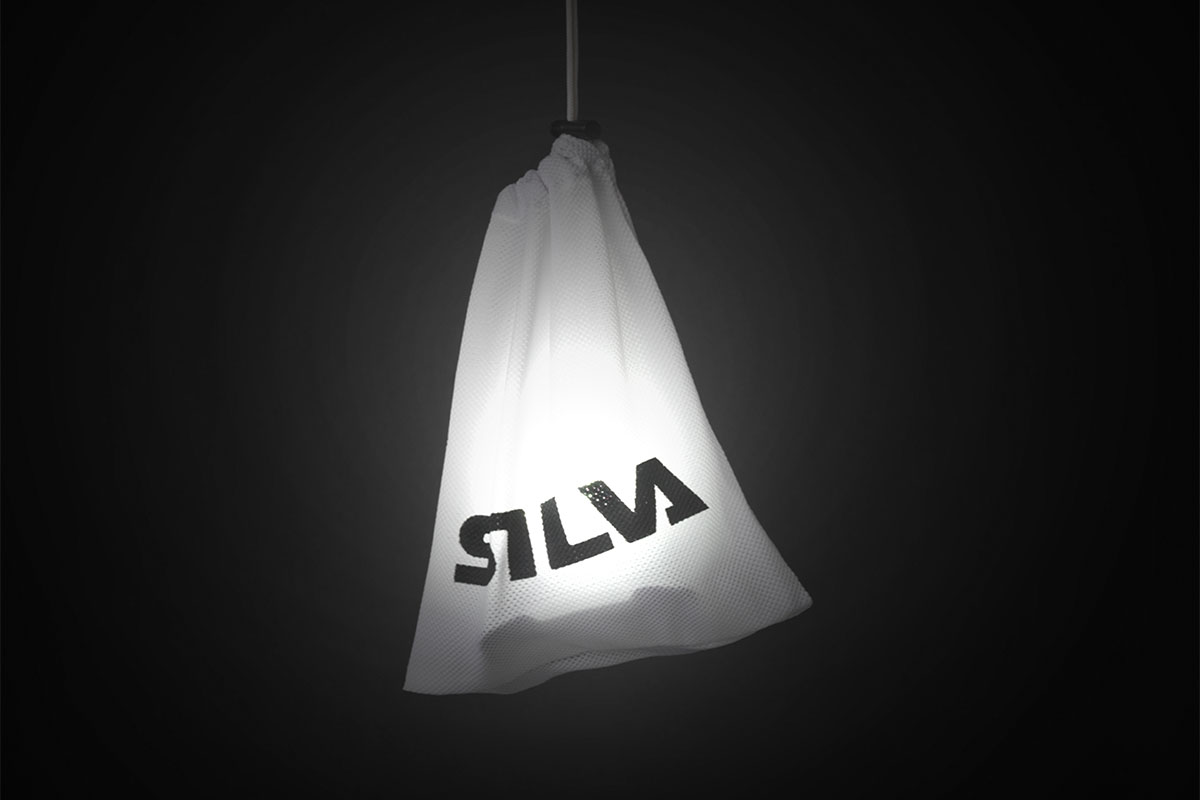 Hos Miljonlotteriet kan du vinna en grå Silva Pannlampa Explore