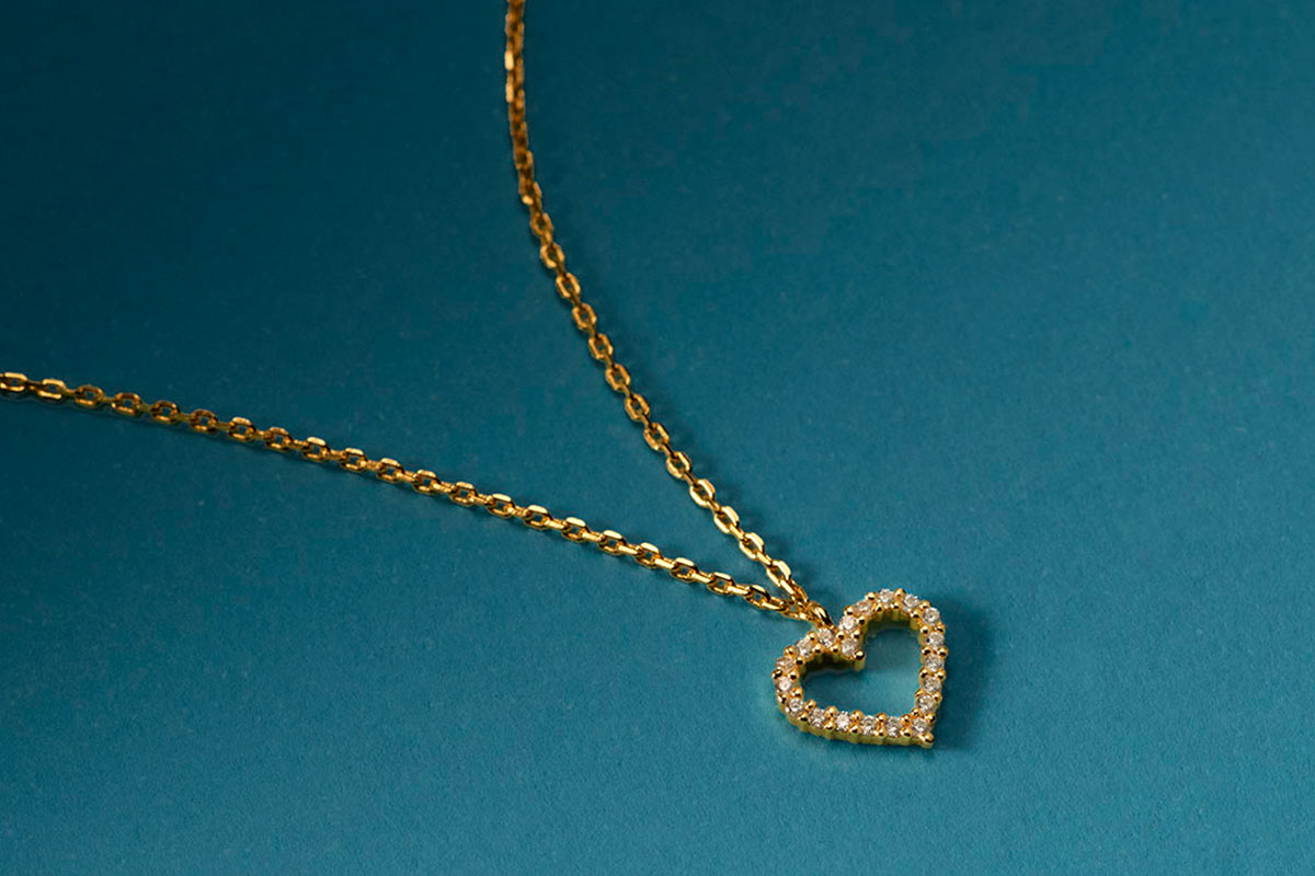 Hos Miljonlotteriet kan du vinna ett halsband med hjärta från Pdpaola
